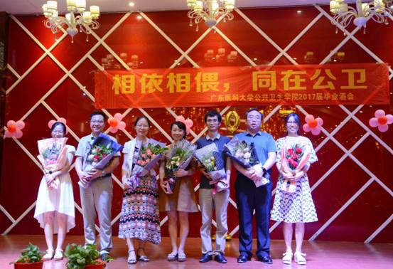 伟德betvlctor国际官网第三届“我最喜爱的老师”颁奖照片